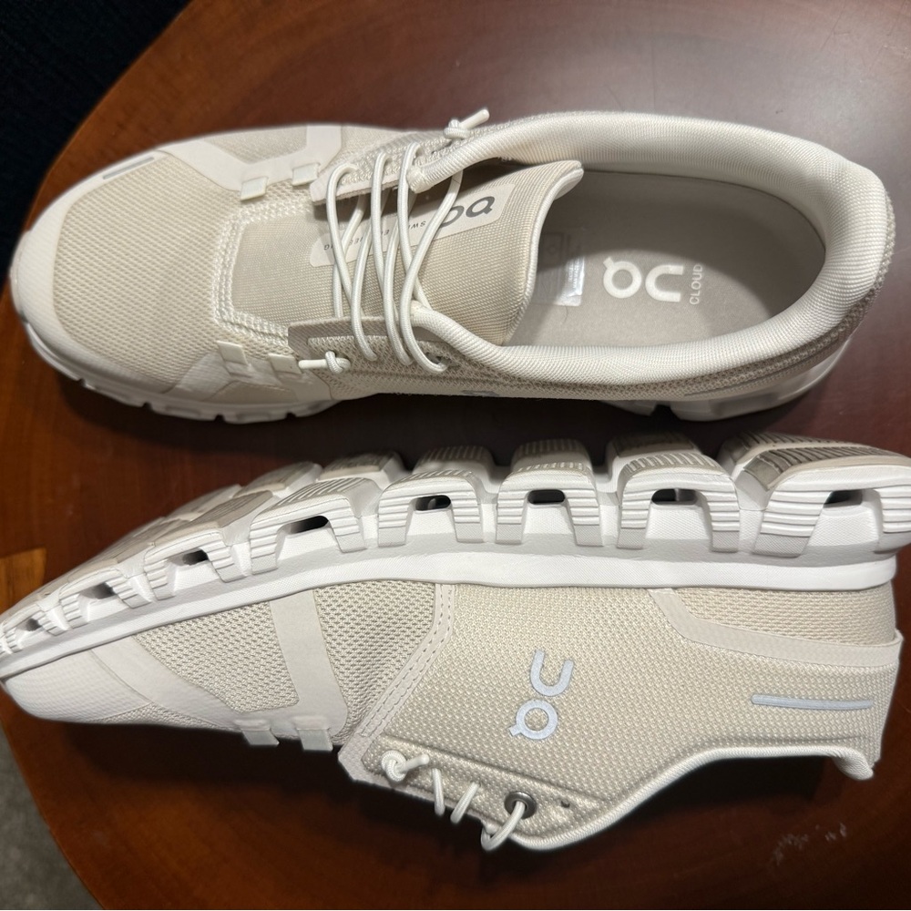 On Cloud Women’s 6 Shoes